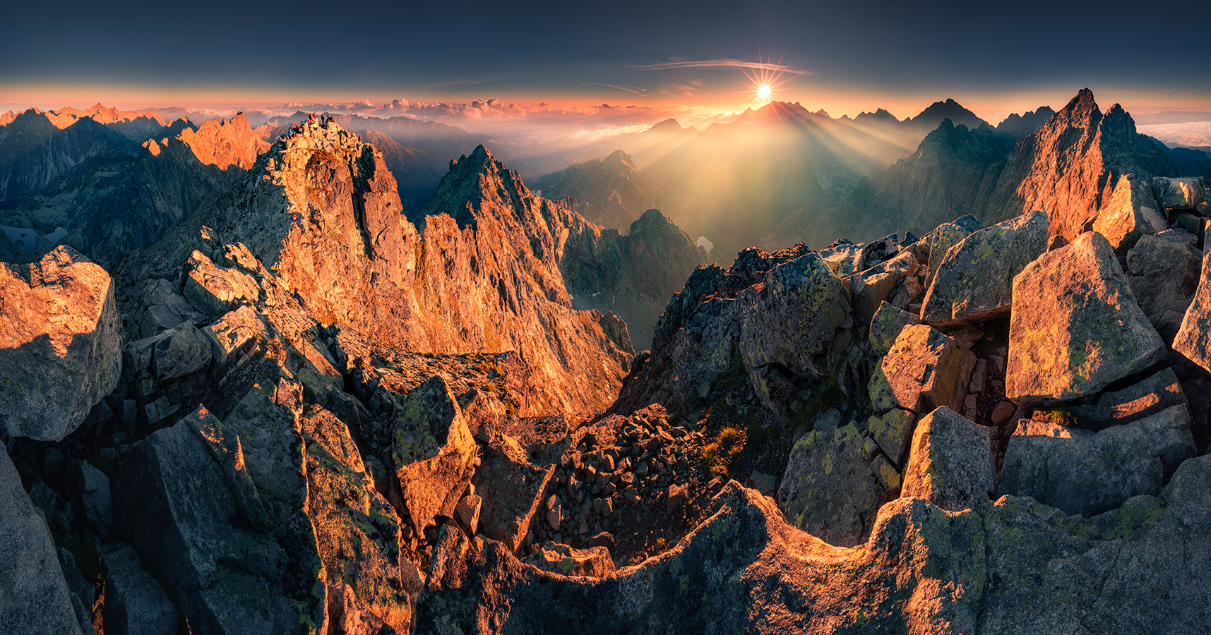 Tatry Polskie o wschodzie słońca